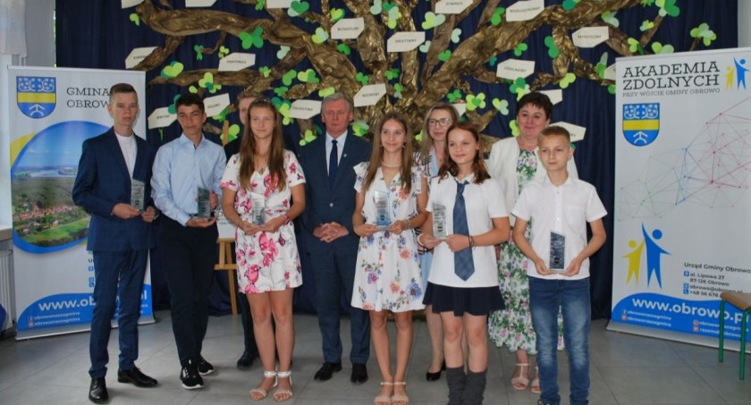 Stypendyści Akademii Zdolnych, fot. UG Obrowo
