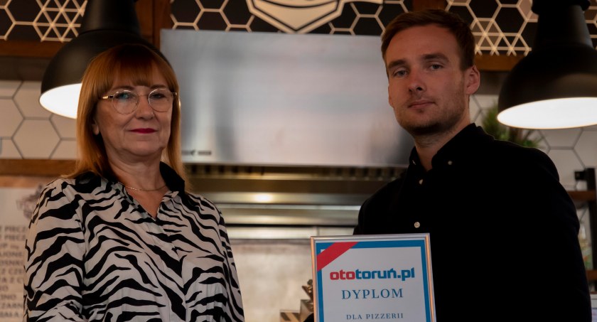 Wręczenie nagród dla pizzerii Piccolo. Autorem zdjęć jest Mateusz Białczyk.