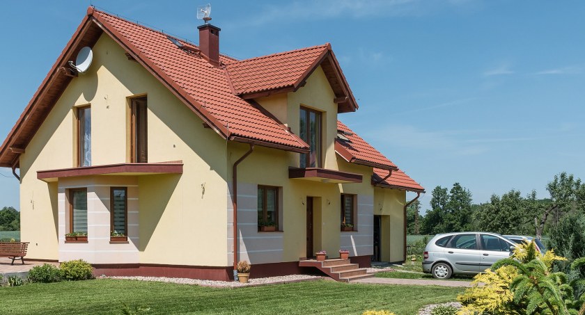 Osiedle domków jednorodzinnych, fot. główne: Jacek Halicki, CC BY-SA 4.0 , via Wikimedia Commons, zdjęcia w galerii: Centrum Wsparcia Biznesu w Toruniu