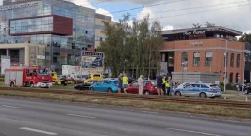 Policja wyjaśnia okoliczności drogowego zdarzenia, fot. nadesłane.
