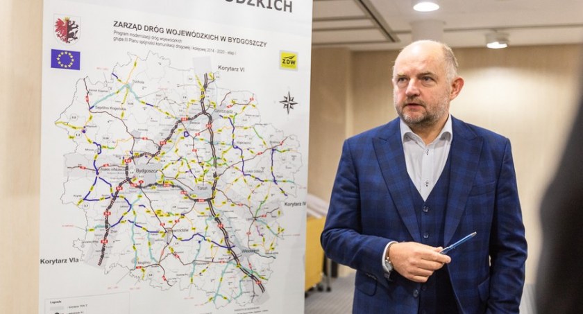 Podpisanie umowy na kolejny etap DW 544, fot. Szymon Zdziebło/tarantoga.pl dla UMWKP