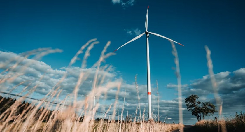 Inwestycje w odnawialne źródła energii mogą pomóc w kryzysie 