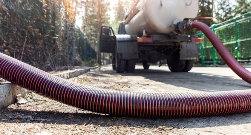 Rury najczęściej zapychane są przez nawilżane chusteczki, fot. ilustracyjne.