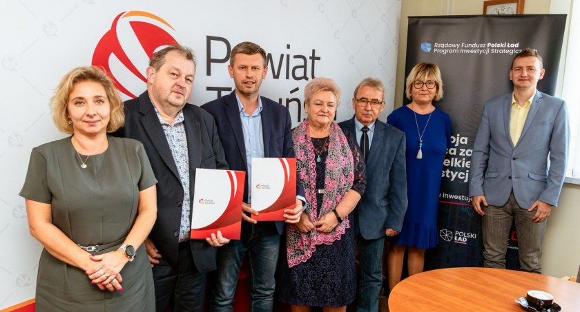 Podpisanie umowy na remont DPS-ów w Pigży i Wielkiej Nieszawce 