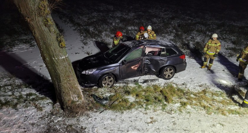 Wypadek w Wybczu. Ranne zostały cztery osoby, fot. PSP Toruń.