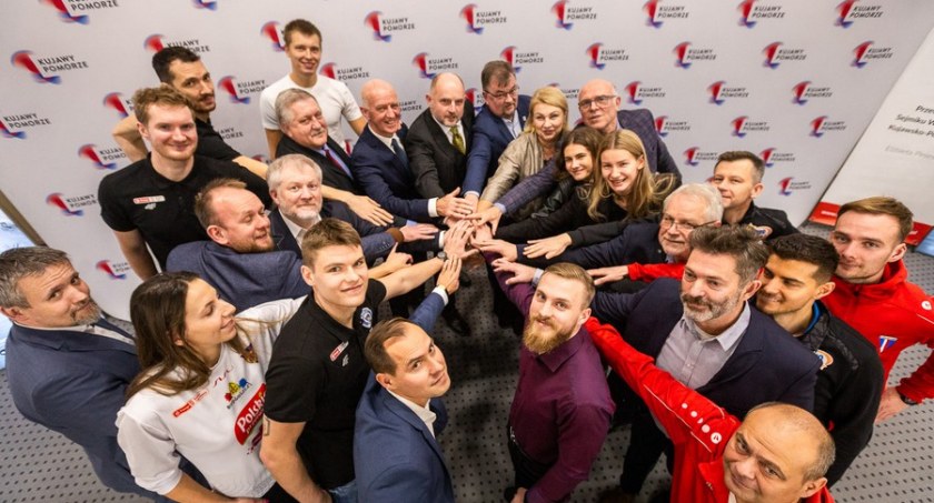 Spotkanie ze sportowcami i ekstraklasowymi klubami sportowymi z regionu, fot. Szymon Zdziebło/tarantoga.pl dla UWMKP