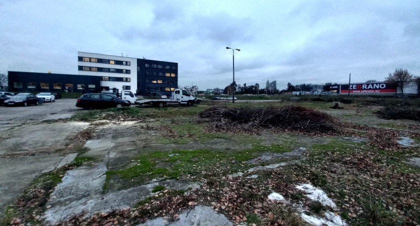Tereny między G132 a budowanymi biurowcami Pikseo w Toruniu, fot. Oto Toruń