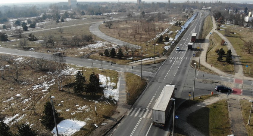 Teren dawnego poligonu, w pobliżu którego powstanie węzeł na S10, fot. Centrum Wspacia Biznesu w Toruniu