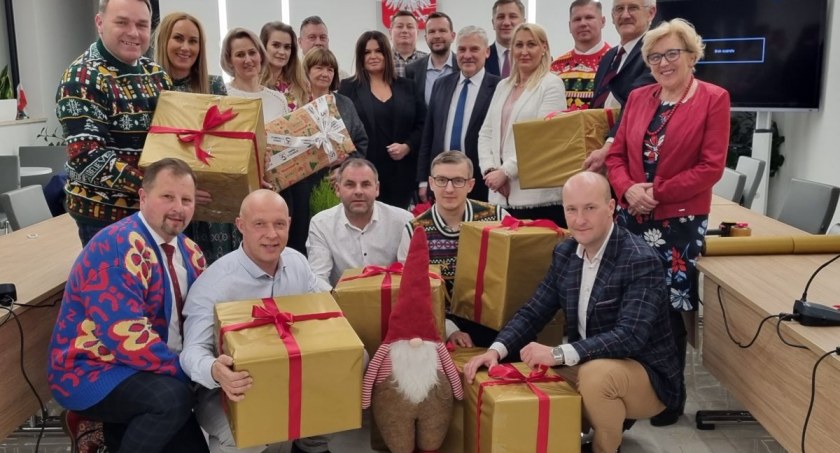 Gmina Łysomice przygotowała paczkę dla rodziny wspieranej przez GOPS,fot. UG Łysomice