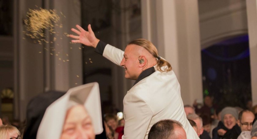 Występ Golec uORKIESTRA w kościele pw. Świętego Józefa w Toruniu, fot. Mateusz Białczyk/Oto Toruń