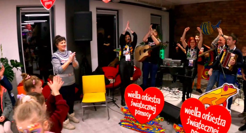 Zabawa podczas 31. edycji WOŚP w miejscowościach gminy Łysomice, fot. Screen z materiału wideo
