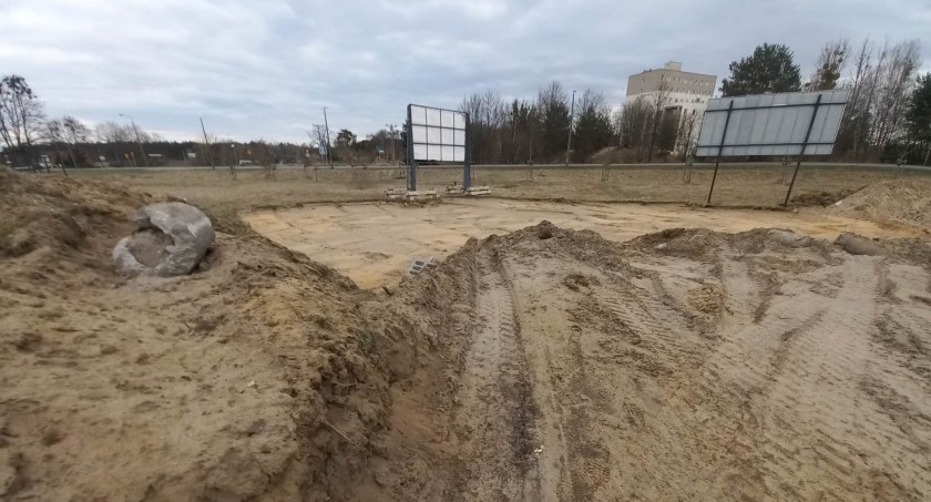 Teren przy ul. Szubińskije 13 w Toruniu, fot. ototorun.pl, wizualizacje: Centrum Wsparcia Biznesu w Toruniu