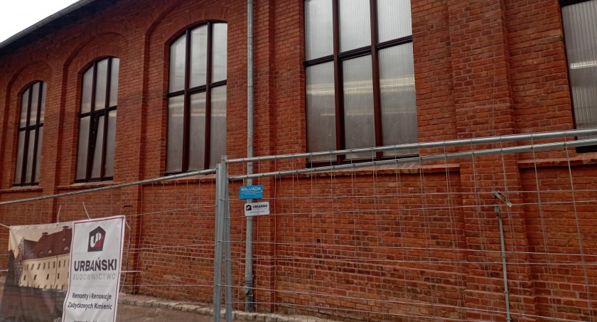Zabytkowa sala gimnastyczna w Chełmnie, fot. Urbański