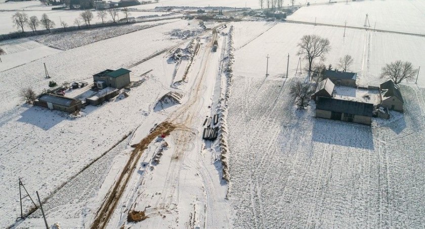 Budowa obwodnicy Lubrańca w pow. włocławskim, fot. Szymon Zdzieblo/tarantoga.pl dla UMWKP