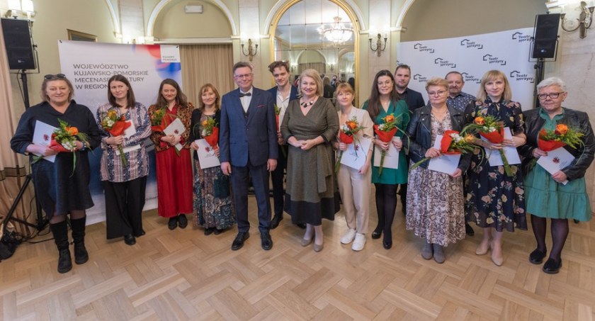 Wręczenie nagród marszałka województwa z okazji Międzynarodowego Dnia Teatru. Fot. Mikołaj Kuras dla UMWKP