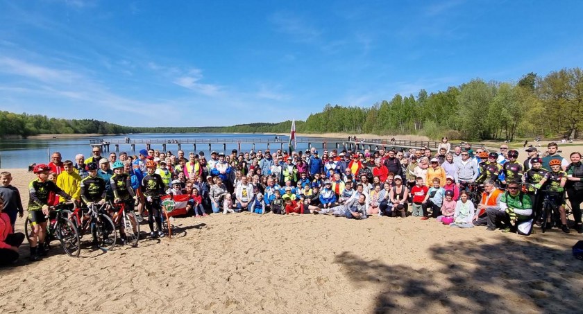 Przystanek rajdu nad jeziorem w Kamionkach Małych, fot. UG Łysomice