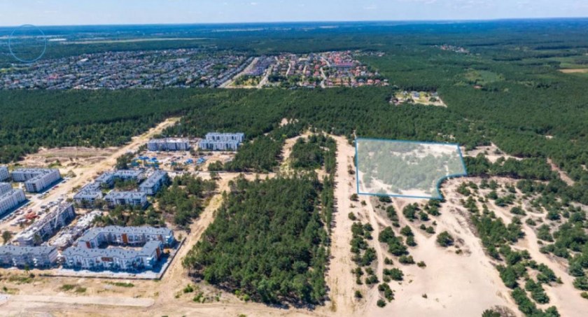 Tereny przy ul. Heweliusza i Halleya w Toruniu, fot. ototorun.pl oraz Centrum Wspracia Biznesu w Toruniu