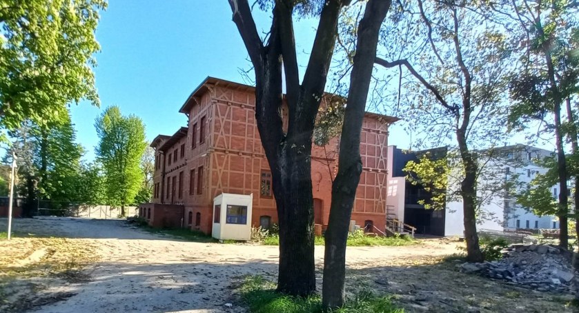 Budynek przy ul. Sienkiewicza 33, fot. ototorun.pl
