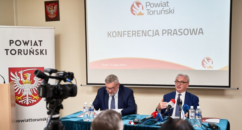 Konferencja prasowa Starosty Olszewskiego i Posła Ardanowskiego, fot. Olek Urbański/Starostwo Powiatowe w Toruniu