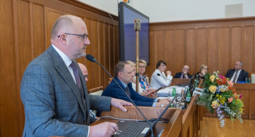 Absolutoryjna sesja sejmiku, fot. Mikołaj Kuras dla UMWKP