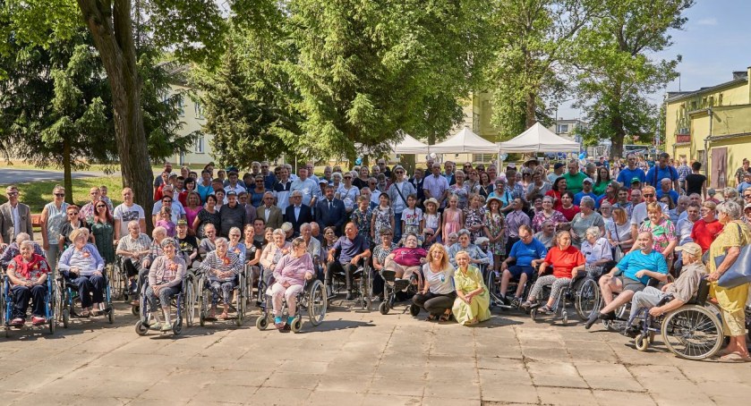 Występy podczas XX Powiatowego Przeglądu Osób Niepełnosprawnych, fot. Olek Urbański/Starostwo Powiatowe w Torunu. 