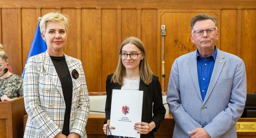 Wręczenie nagród w konkursie „Mój ojciec – jak dobrze być razem”, Fot. Szymon Zdziebło, tarantoga.pl dla UMWKP