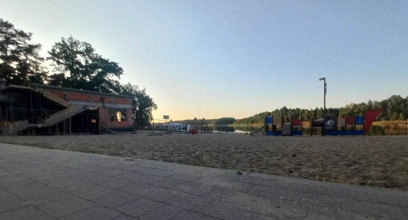 Budowa nad jeziorem w Kamionkach, fot. ototorun.pl