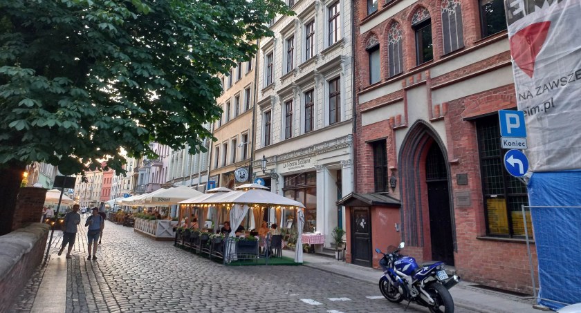 Ulica Łazienna w Toruniu, fot. główne: ilustracyjne/ototorun.pl, zdjęcia w galerii: Centrum Wsparcia Biznesu w Toruniu