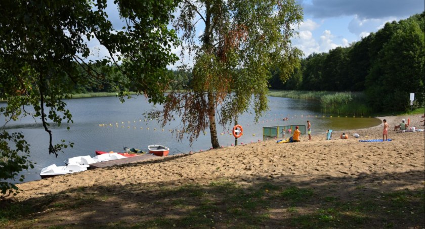 Plaża nad jeziorem w Józefowie, fot. UG Lubicz