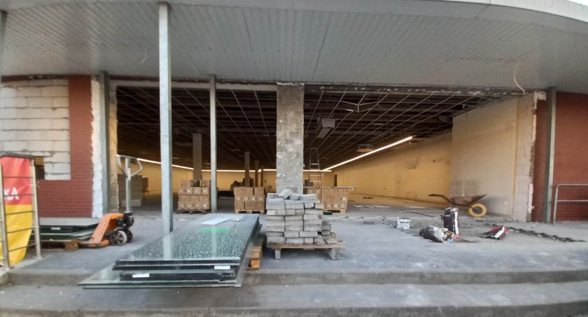 Prace wewnątrz Biedronki przy ul. Szosa Chełmińska 53 w Toruniu, fot. ototorun.pl