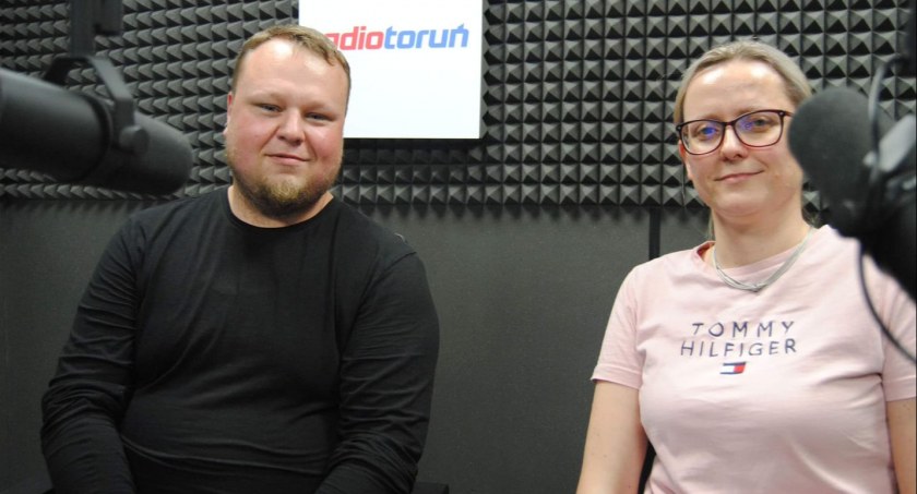 Adrian Aleksandrowicz i Joanna Wysocka-Słoniecka w studiu Radia Toruń, fot. Bartosz Fryckowski