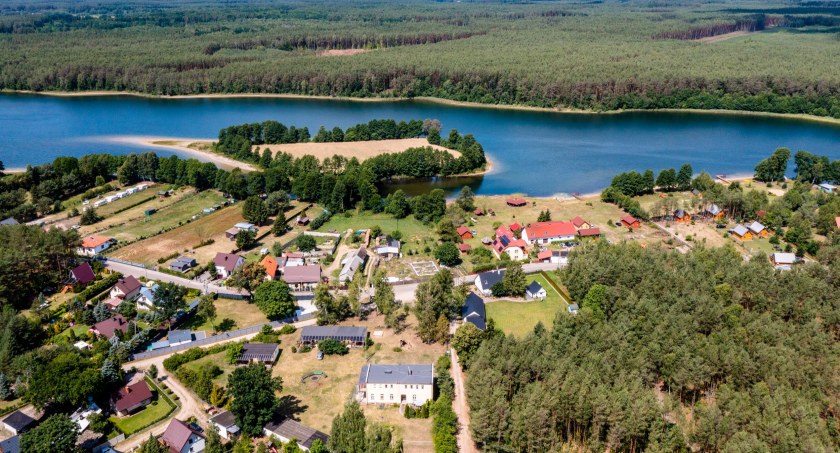 Jezioro w miejscowości Ostrowiete, fot Centrum Wsparcia Biznesu w Toruniu