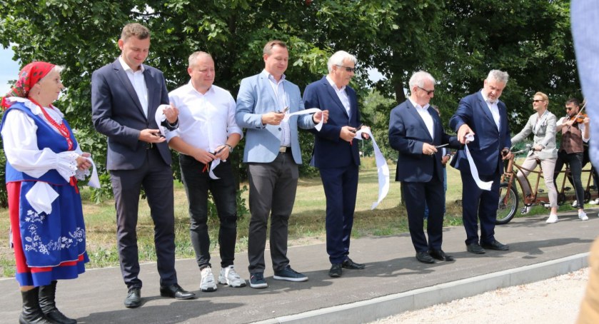 Otwarcie ścieżki pieszo-rowerowej, fot. Olek Urbański/Starostwo Powiatowe