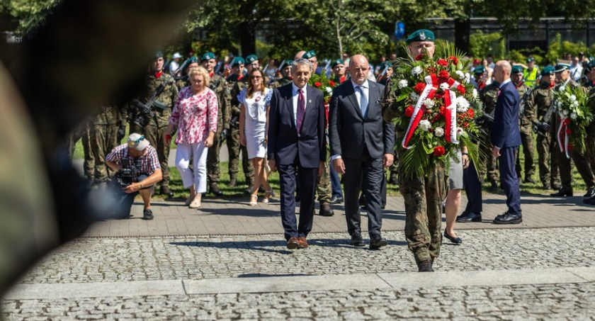 Święto Wojska Polskiego, fot. Szymon Zdziebło/www.tarantoga.pl dla UMWKP