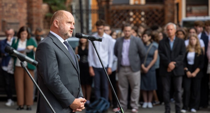Inauguracja roku szkolnego w I LO w Toruniu, fot. Mikołaj Kuras dla UMWKP