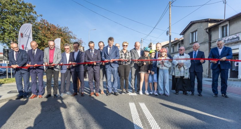 Otwarcie zmodernizowanej drogi wojewódzkiej nr 548, fot. Szymon Zdziebło/tarantoga.pl dla UMWKP