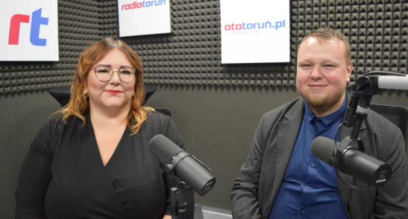Katarzyna Kwiatkowska i Adrian Aleksandrowicz w studiu Radia Toruń, fot. Bartosz Fryckowsk / ototorun.pl
