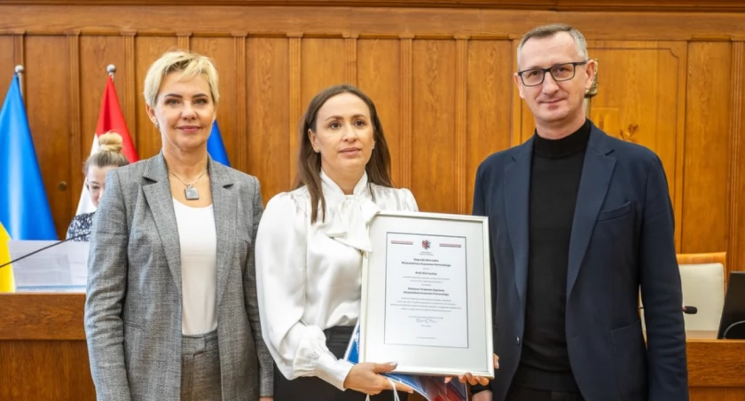 Wręczenie nagród w konkursie Najlepszy terapeuta zajęciowy, fot. Szymon Zdziebło/tarantoga.pl dla UMWKP