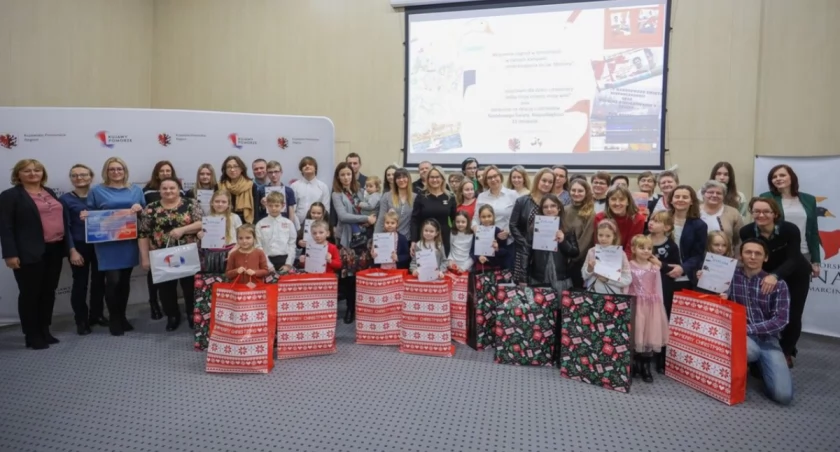 Laureaci ubiegłorocznych konkursów ogłoszonych w ramach ,,Kujawsko-pomorskiej gęsiny na św. Marcina”. Fot. Mikołaj Kuras dla UMWKP