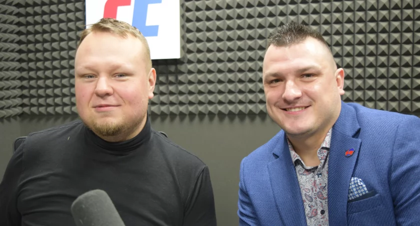 Adrian Aleksandrowicz i Mariusz Przybylski w Radiu Toruń, fot. Bartosz Fryckowski / ototorun.pl