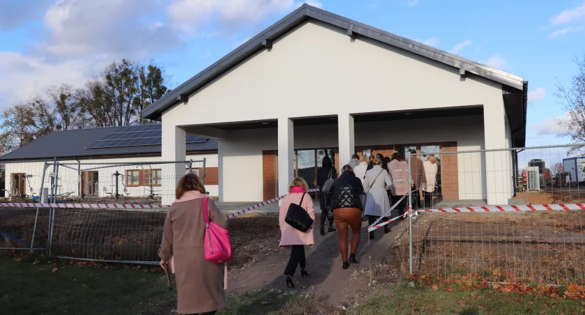 Gotową część budynku w listopadzie zwiedzili uczestnicy konferencji organizowanej przez lubicki GOPS, fot. UG Lubicz