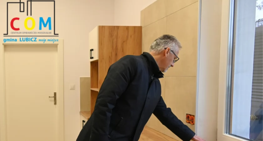 Wójt Marek Niciewicz w COM w Gronowie, fot. UG Lubicz