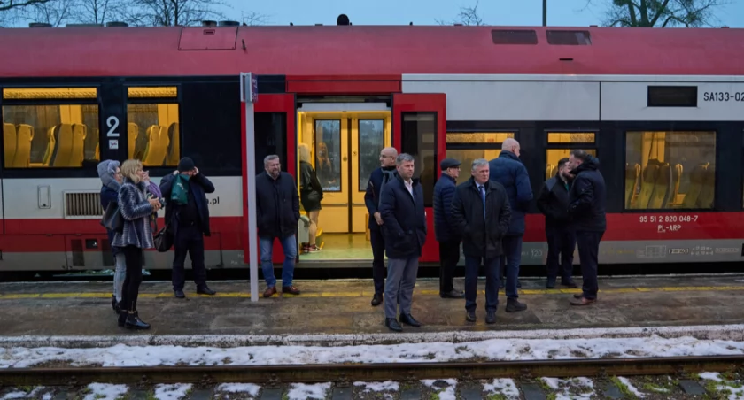 Poranny przejazd linią 27 Toruń - Czernikowo, fot. Olek Urbański / Starostwo Powiatowe w Toruniu