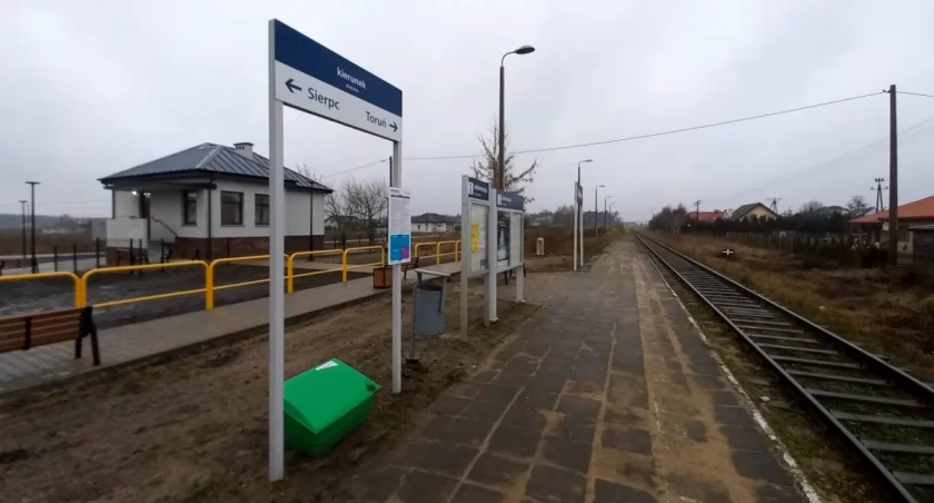 Przystanek PKP w Obrowie, fot. otorun.pl oraz UG Obrowo