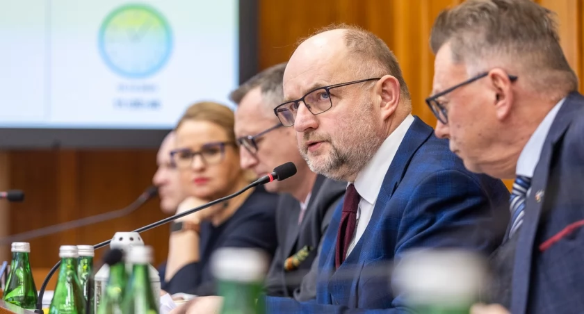 Sesja budżetowa sejmiku województwa, fot. Szymon Zdziebło/tarantoga.pl dla UMWKP