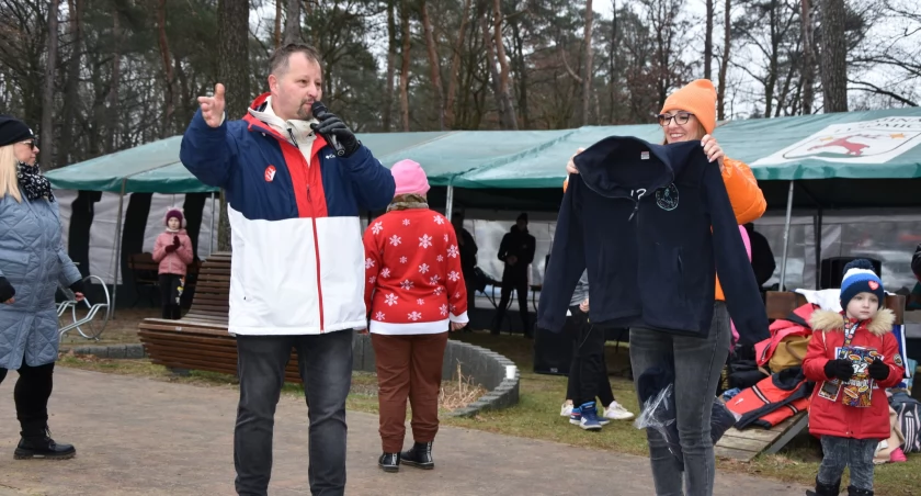 Robert Kożuchowski podczas Finału WOŚP nad jeziorem w Kamionkach, fot. Karolina Lewandowska / WOŚP Łysomice