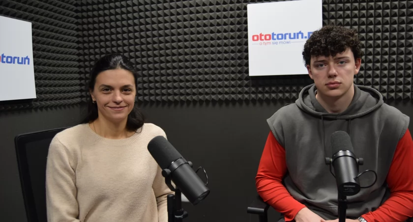  Anna Borovyk i Yehor Chobitko w Radiu Toruń, fot. Bartosz Fryckowski / ototorun.pl