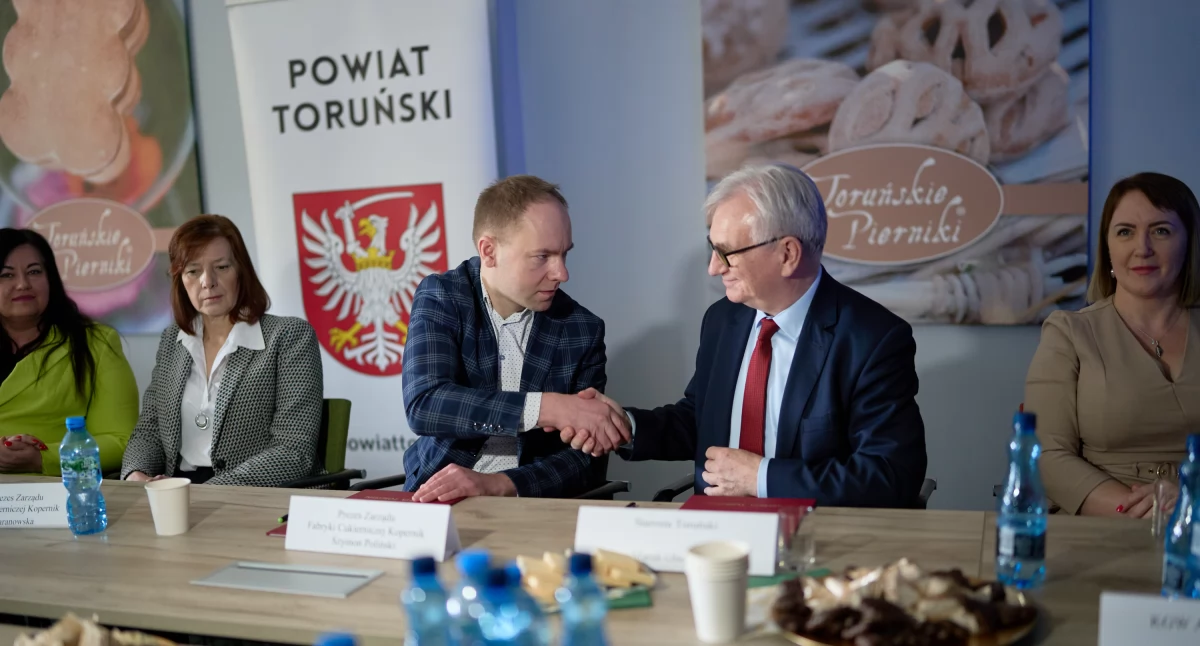Szymon Poliński i Marek Olszewski fot. Olek Urbański / Starostwo Powiatowe w Toruniu