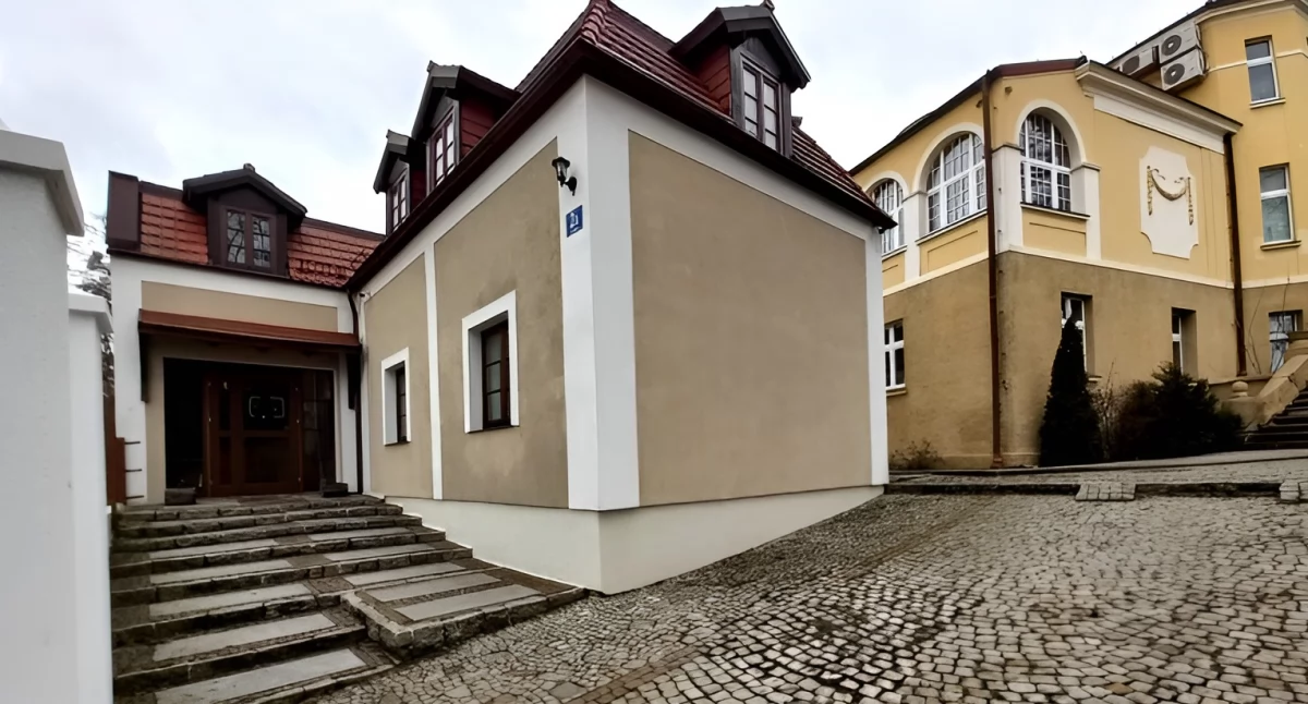 Willa w Toruniu, fot. główne: ototorun.pl, zdjęcia w galerii: Zdjęcie 1: Nieruchomości Sowa, zdjęcia 2-5: ototorun.pl