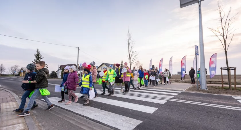 Inauguracja programu poprawiającego bezpieczeństwo na wojewódzkich trasach, Dębiny 14 marca 2024, fot. Szymon Zdziebło/tarantoga.pl dla UMWKP